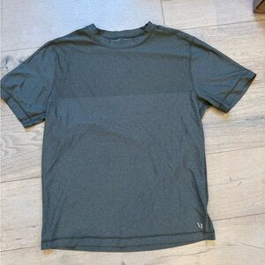 Vuori Men’s Workout top